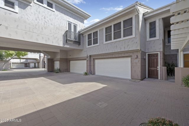 15221 N CLUBGATE Drive 2028, Scottsdale, AZ 85254