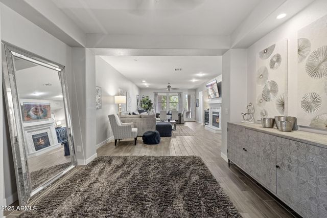 15221 N CLUBGATE Drive 2028, Scottsdale, AZ 85254