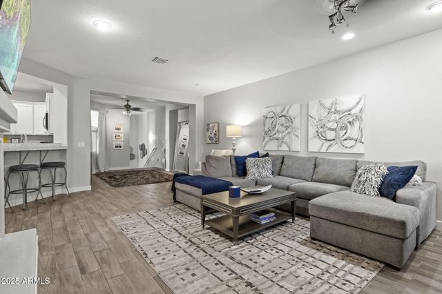 15221 N CLUBGATE Drive 2028, Scottsdale, AZ 85254