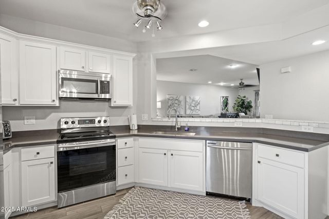 15221 N CLUBGATE Drive 2028, Scottsdale, AZ 85254