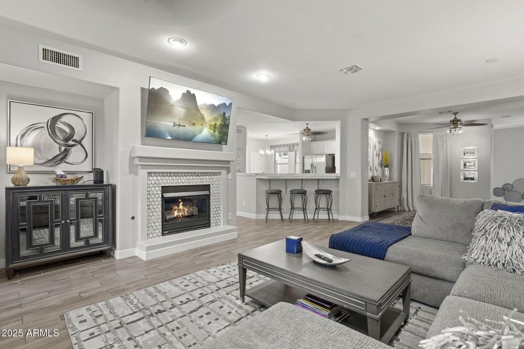 15221 N CLUBGATE Drive 2028, Scottsdale, AZ 85254