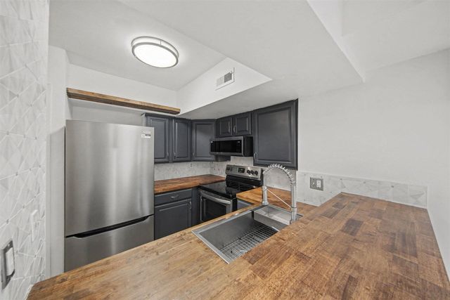 300 Briarcrest Drive 140, Ann Arbor, MI 48104