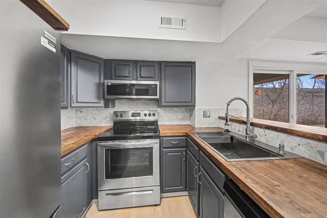 300 Briarcrest Drive 140, Ann Arbor, MI 48104