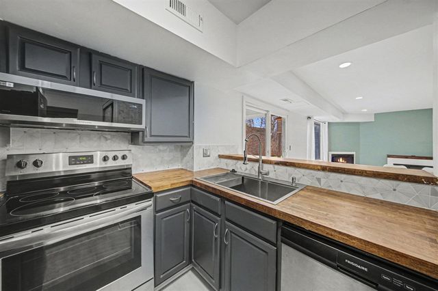 300 Briarcrest Drive 140, Ann Arbor, MI 48104