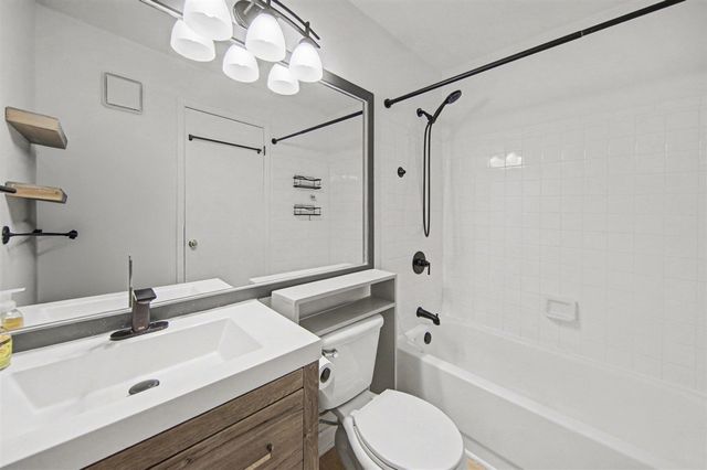 300 Briarcrest Drive 140, Ann Arbor, MI 48104