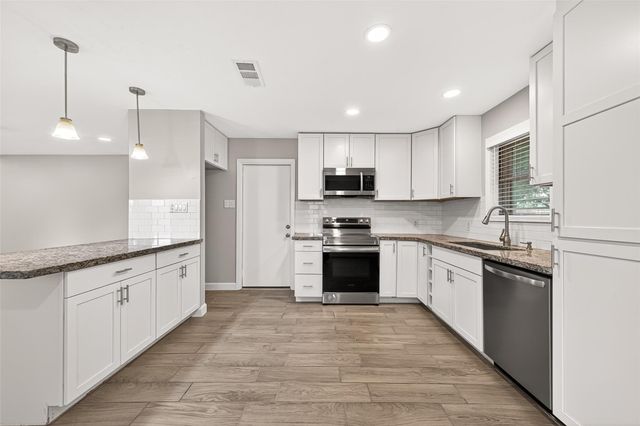 9219 Kostelnik Street, Needville, TX 77461