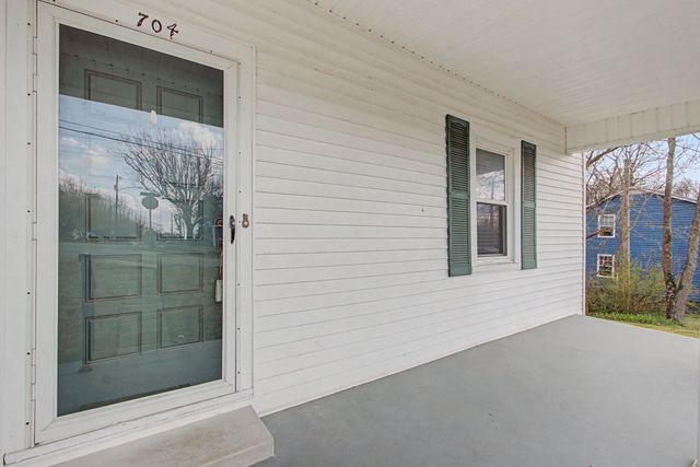 704 Fleming St, Columbia, TN 38401