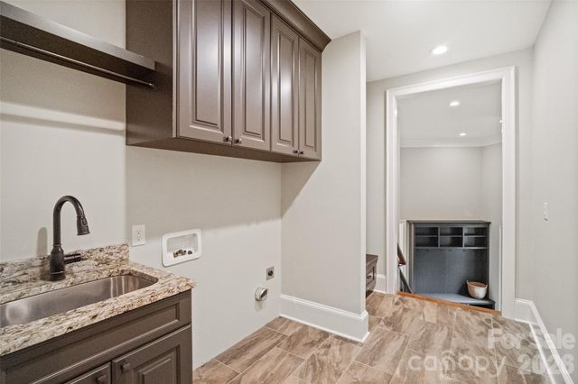 9105 Island Point Road, Charlotte, NC 28278