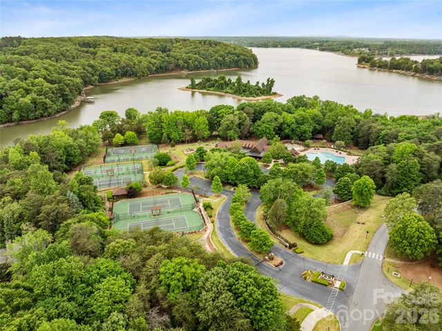 9105 Island Point Road, Charlotte, NC 28278