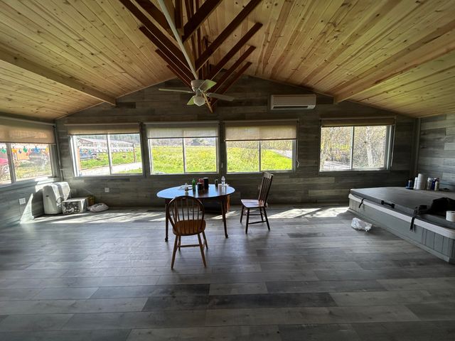 13990 N Applegate Road, Applegate, OR 97530