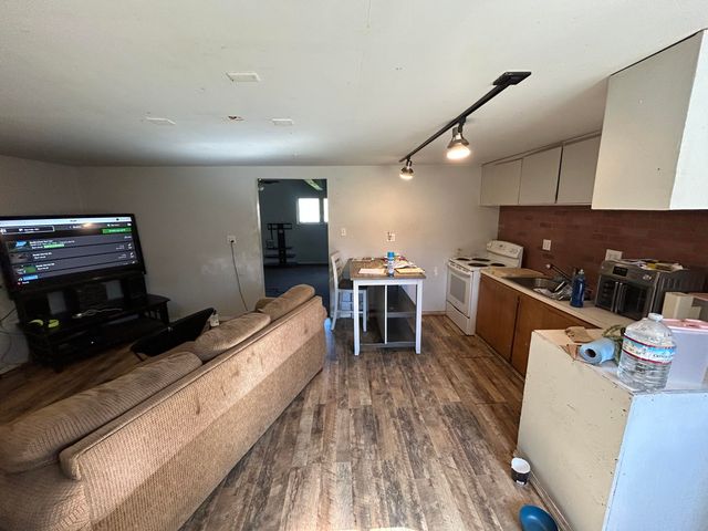 13990 N Applegate Road, Applegate, OR 97530