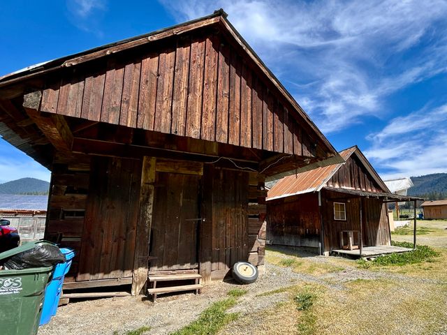 13990 N Applegate Road, Applegate, OR 97530