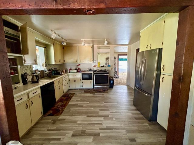 13990 N Applegate Road, Applegate, OR 97530