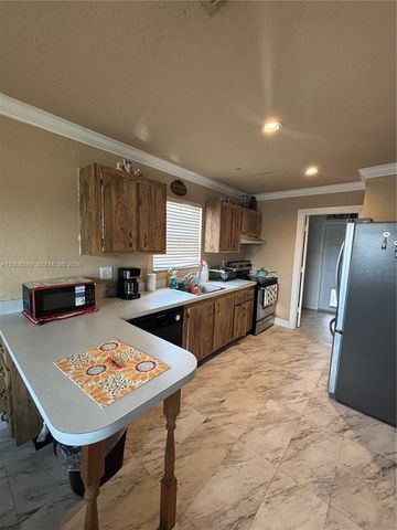 7471 SW 1st St, Margate, FL 33068