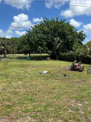 7471 SW 1st St, Margate, FL 33068