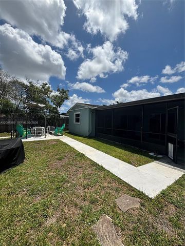 7471 SW 1st St, Margate, FL 33068