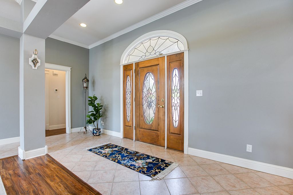 Image 3 of property listing at 1220 Dorchester Drive, San Angelo, TX 76901