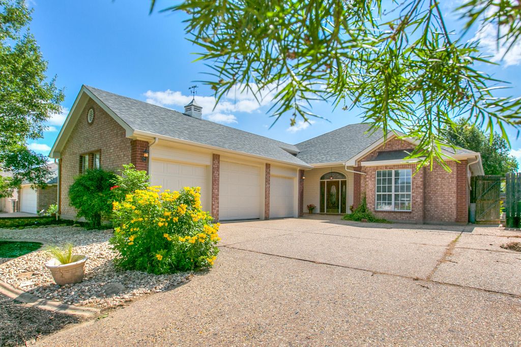 Image 38 of property listing at 1220 Dorchester Drive, San Angelo, TX 76901