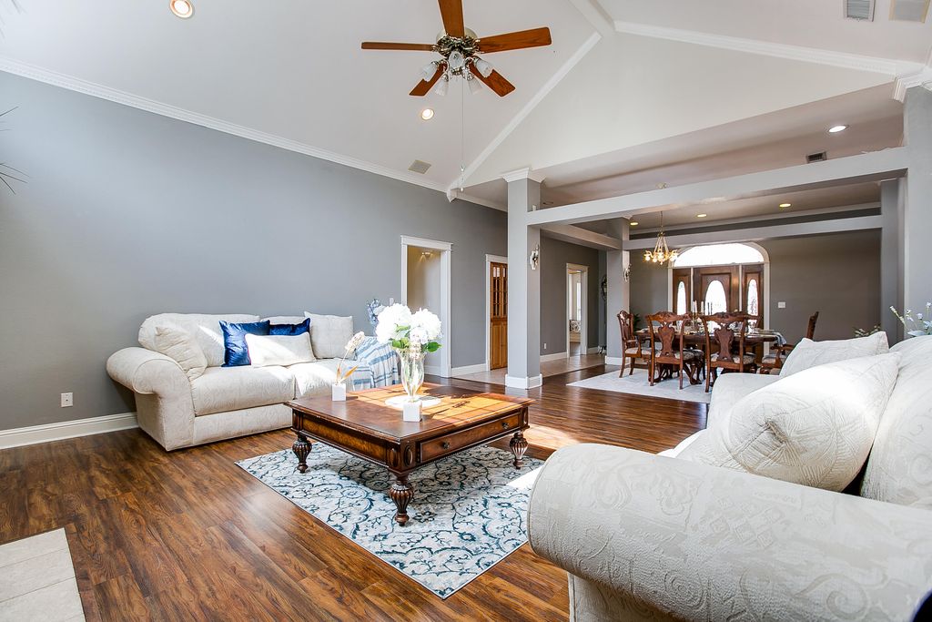 Image 9 of property listing at 1220 Dorchester Drive, San Angelo, TX 76901
