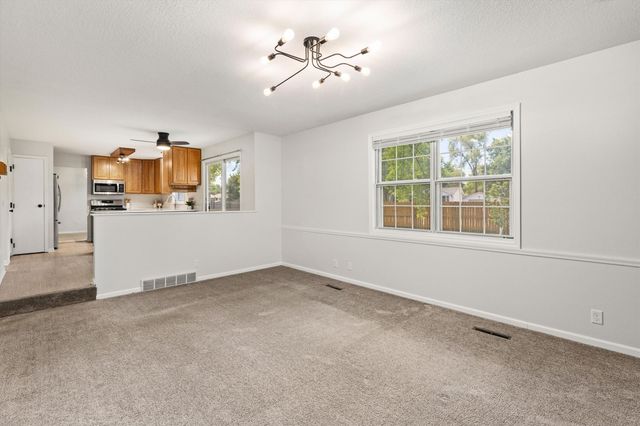 1421 NW Pebble Drive, Ankeny, IA 50023