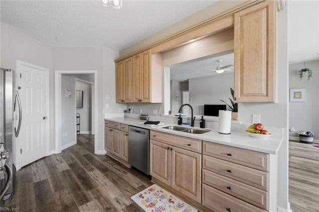 1024 Porte Harbour Arch Apt 201, Hampton, VA 23664