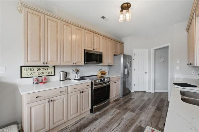 1024 Porte Harbour Arch Apt 201, Hampton, VA 23664