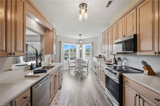 1024 Porte Harbour Arch Apt 201, Hampton, VA 23664