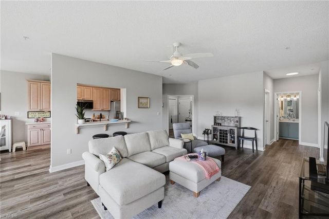 1024 Porte Harbour Arch Apt 201, Hampton, VA 23664