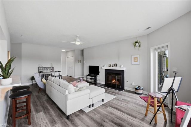 1024 Porte Harbour Arch Apt 201, Hampton, VA 23664