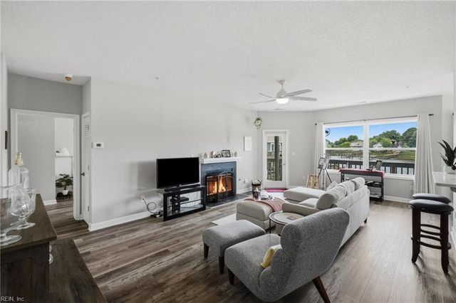 1024 Porte Harbour Arch Apt 201, Hampton, VA 23664