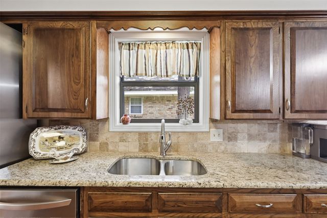 2308 Briarwood Boulevard, Arlington, TX 76013