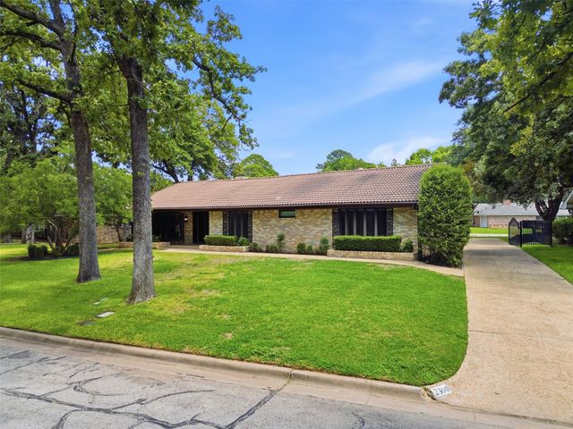 2308 Briarwood Boulevard, Arlington, TX 76013