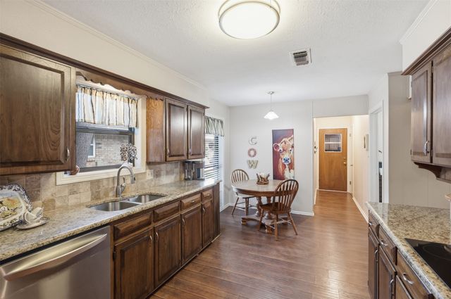 2308 Briarwood Boulevard, Arlington, TX 76013