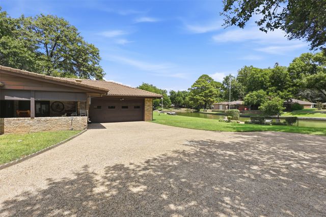 2308 Briarwood Boulevard, Arlington, TX 76013