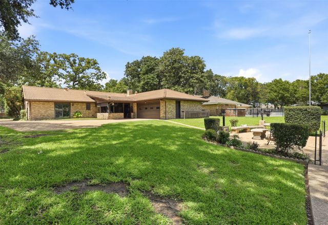 2308 Briarwood Boulevard, Arlington, TX 76013