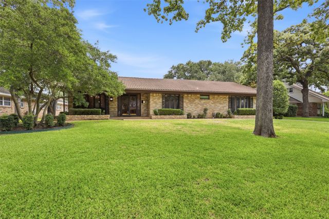 2308 Briarwood Boulevard, Arlington, TX 76013