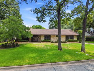 2308 Briarwood Boulevard, Arlington, TX 76013