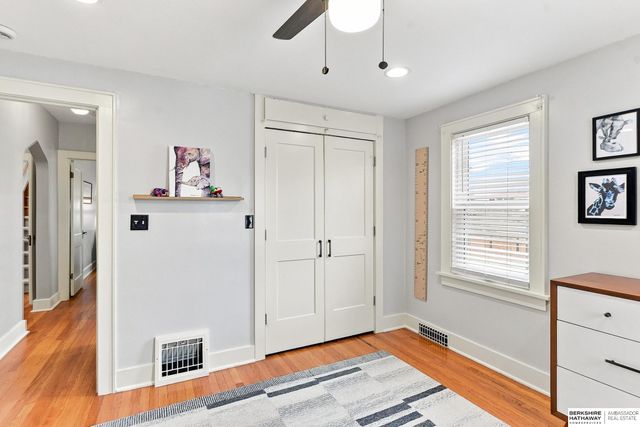 5807 Pierce Street, Omaha, NE 68106