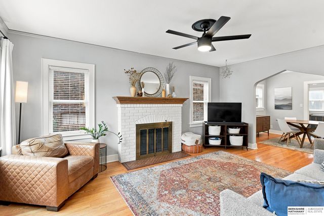 5807 Pierce Street, Omaha, NE 68106