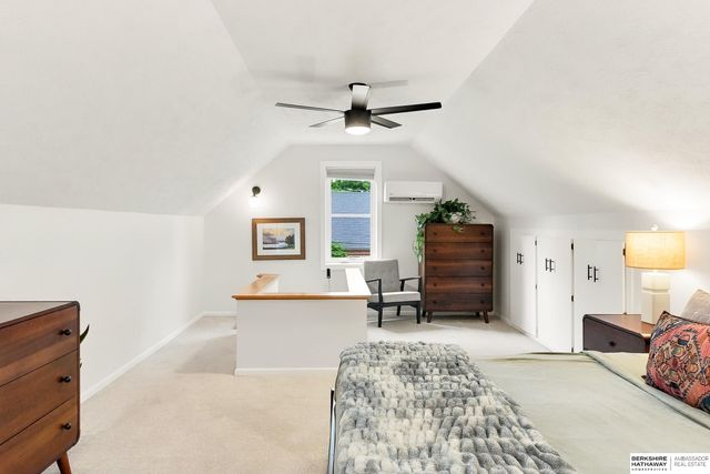 5807 Pierce Street, Omaha, NE 68106
