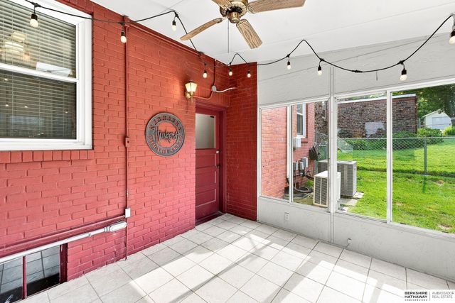 5807 Pierce Street, Omaha, NE 68106