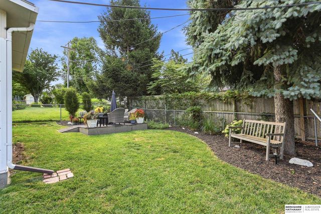 5807 Pierce Street, Omaha, NE 68106