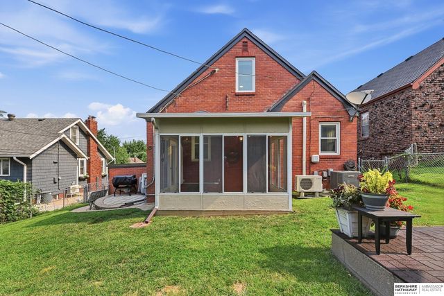 5807 Pierce Street, Omaha, NE 68106