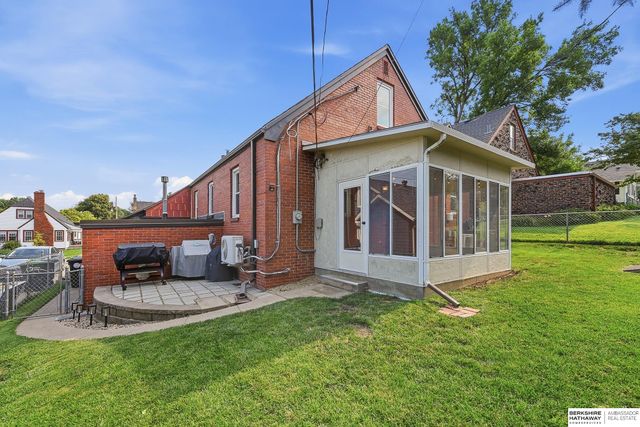 5807 Pierce Street, Omaha, NE 68106