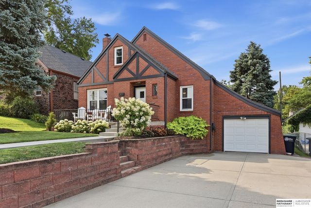 5807 Pierce Street, Omaha, NE 68106
