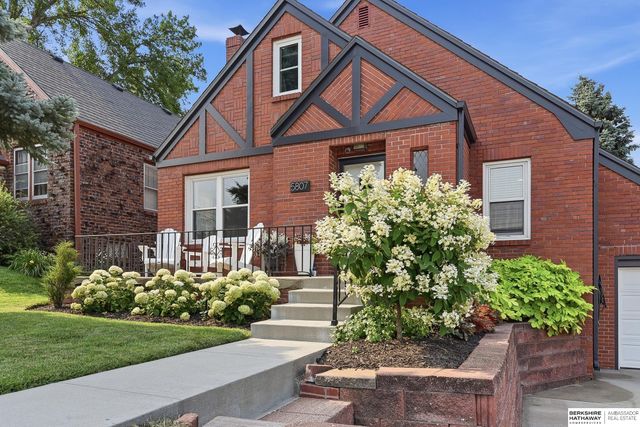 5807 Pierce Street, Omaha, NE 68106