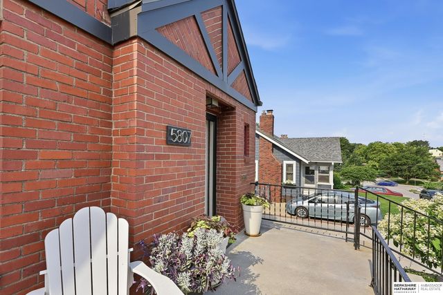 5807 Pierce Street, Omaha, NE 68106