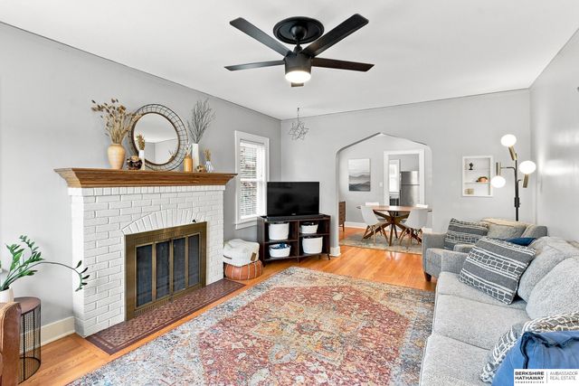 5807 Pierce Street, Omaha, NE 68106