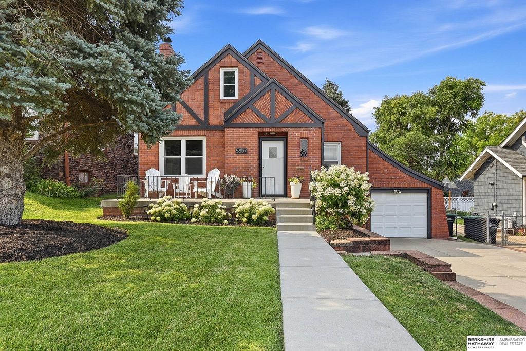 5807 Pierce Street, Omaha, NE 68106