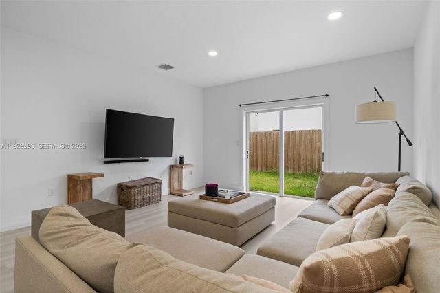 1387 SE 26th Ter, Homestead, FL 33035